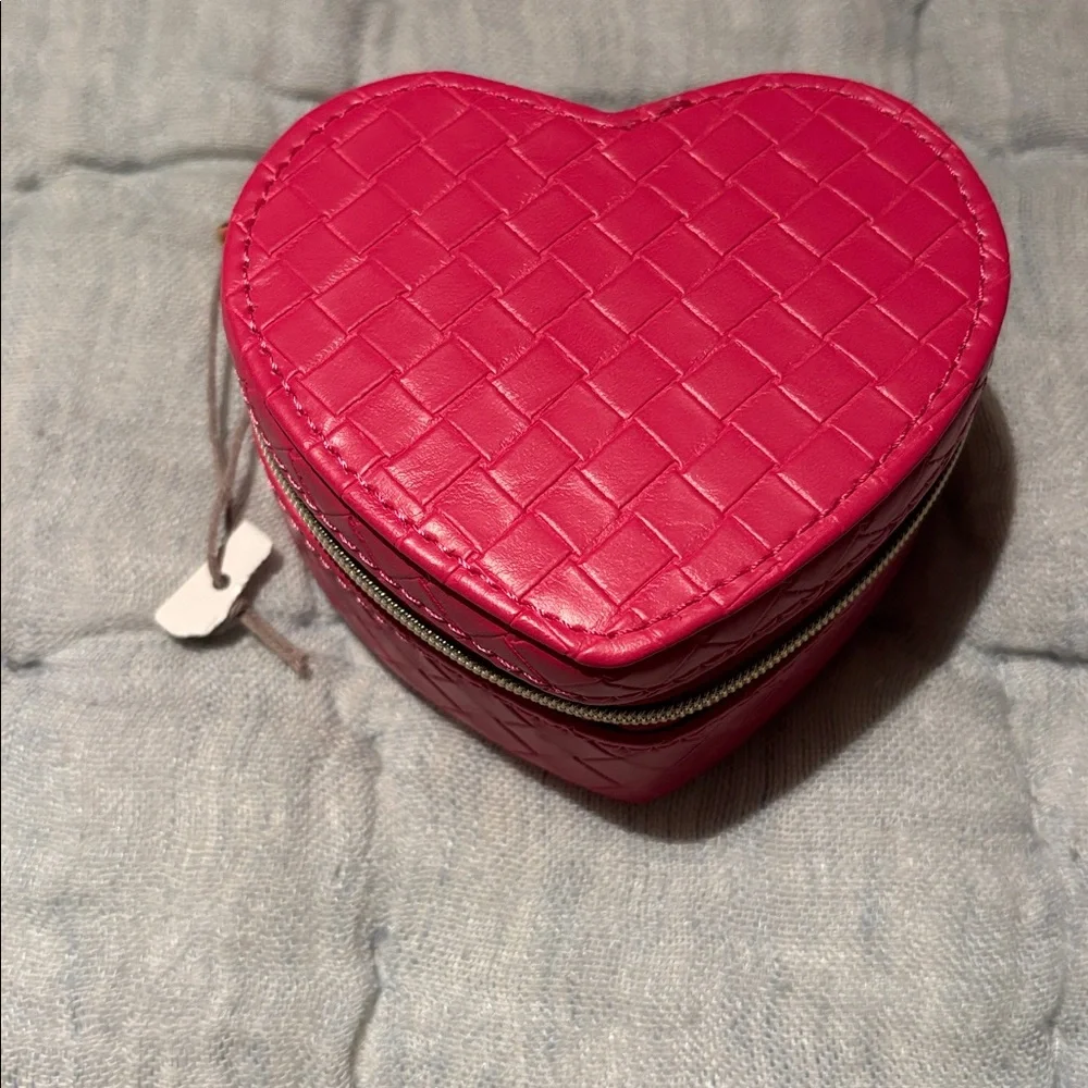 NWOT Pink Heart Woven Travel Jewelry Organizer.